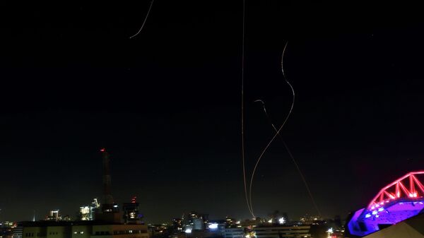 İran, İsrail’e yönelik füzelerle saldırdı - Sputnik Türkiye