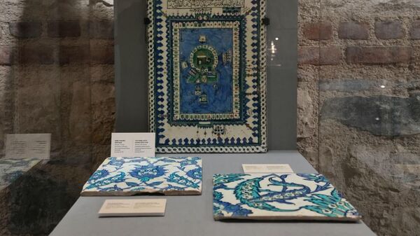 Bakan Ersoy, çalınan 2 İznik çinisinin Türkiye'ye iade edildiğini duyurdu
 - Sputnik Türkiye