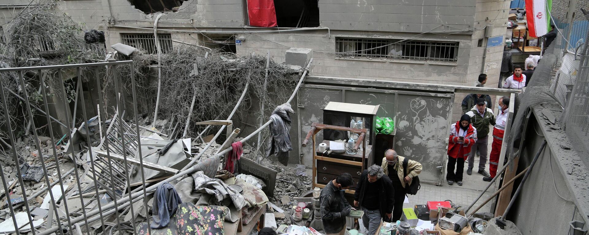 İran'ın başkenti Tahran'ın güneyinde yer alan Cevadiye ve Beryanek bölgesinde, ABD-İsrail'in saldırıları sonucu büyük hasar oluştu.  - Sputnik Türkiye, 1920, 19.03.2026