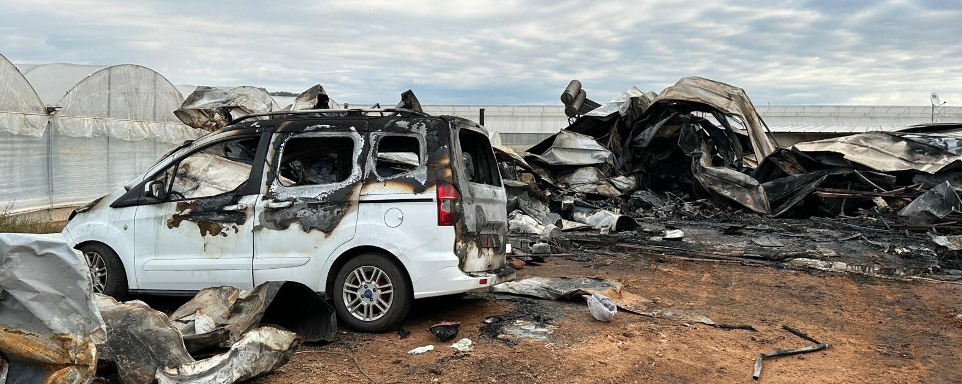 Antalya'nın Kepez ilçesinin Gaziler Mahallesi'nde bir konteynerde çıkan yangında anne ve 5 çocuğu hayatını kaybetti. - Sputnik Türkiye, 1920, 21.03.2026