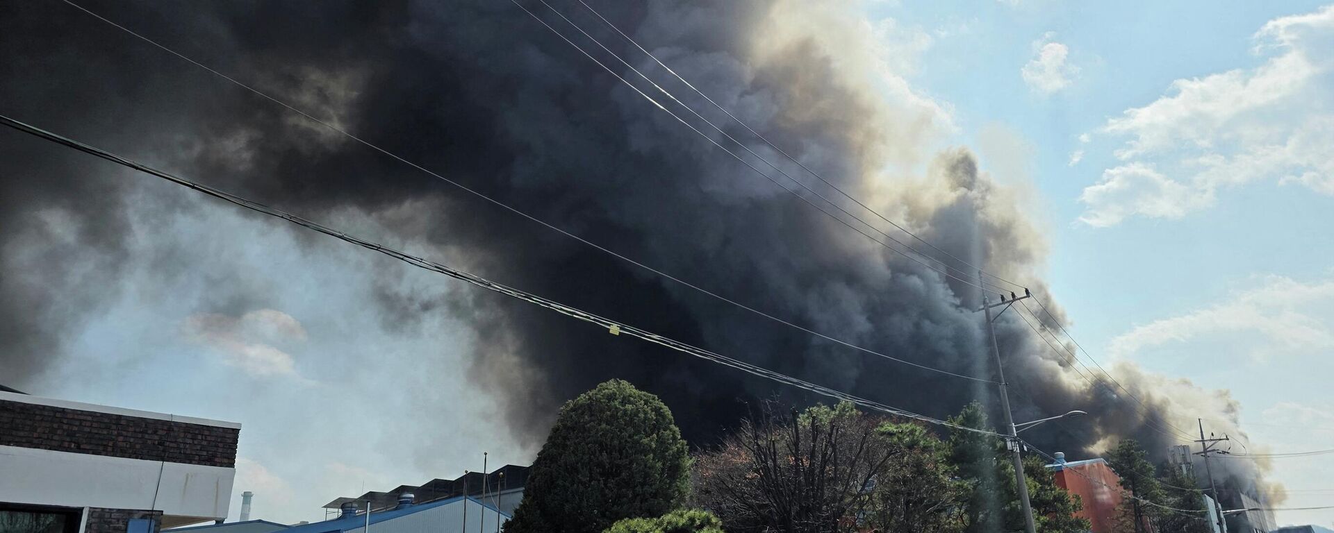 Güney Kore’de otomobil fabrikasında yangın: Ölü sayısı 14’e yükseldi - Sputnik Türkiye, 1920, 21.03.2026
