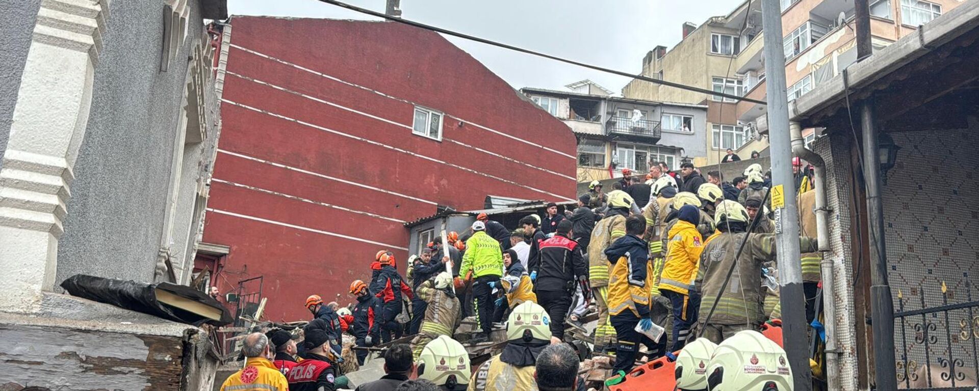 İstanbul Fatih'te 2  bina çöktü - Sputnik Türkiye, 1920, 22.03.2026