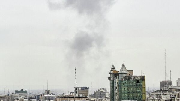 Tahran'da patlama meydana geldi - Sputnik Türkiye