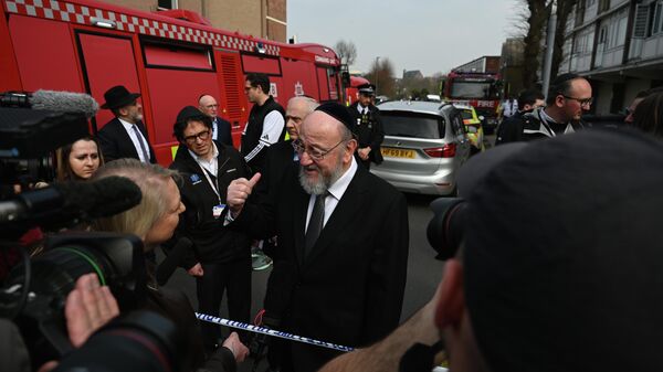 Londra'da Yahudi bir organizasyona ait 4 ambulans kundaklandı - Sputnik Türkiye