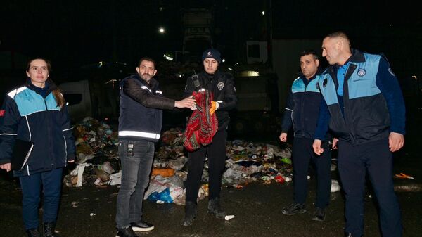 çöpe atılan altınlar bulundu - Sputnik Türkiye