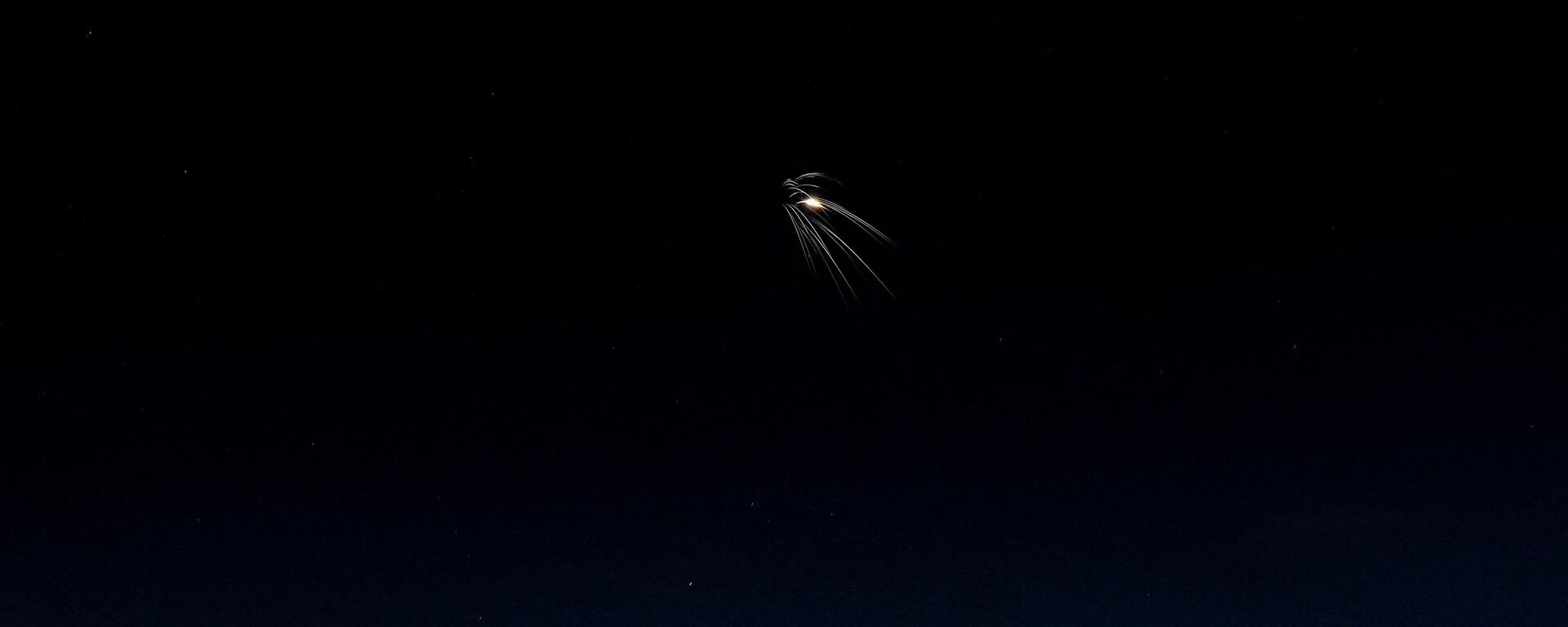 İran füzesi Tel Aviv'de görüntülendi - Sputnik Türkiye, 1920, 27.03.2026