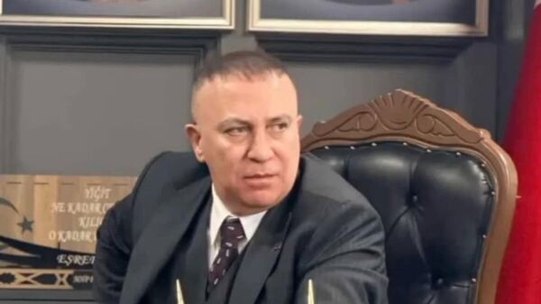 MHP Genel Başkan Yardımcısı İzzet Ulvi Yönter görevinden istifa ettiğini duyurdu - Sputnik Türkiye