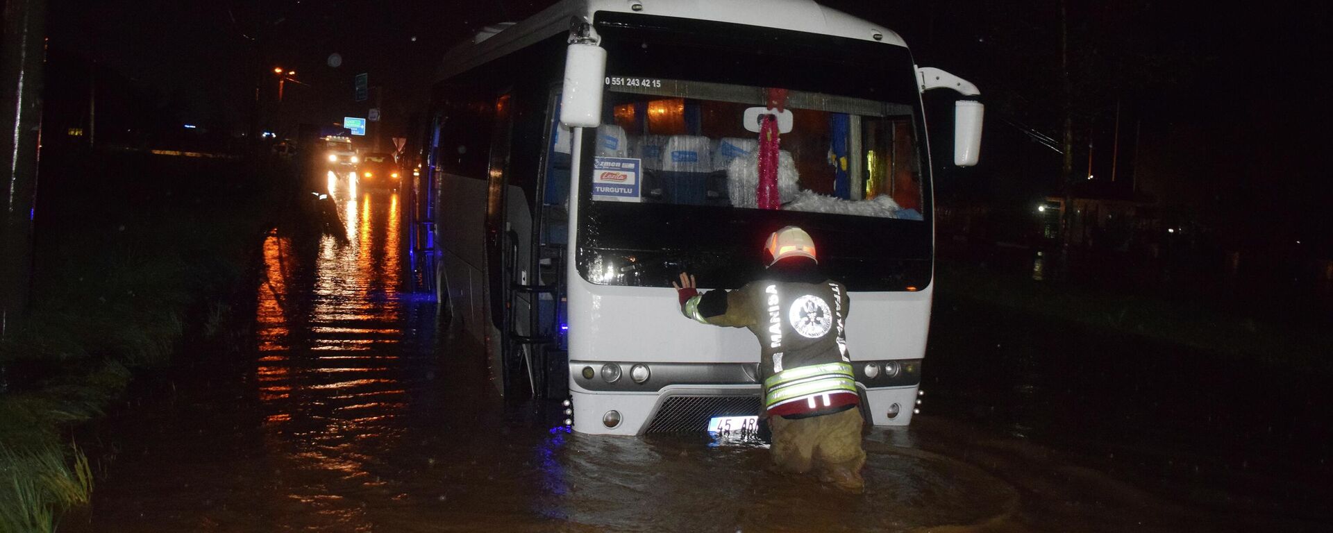 Manisa'da sağanak yağış etkili oldu Manisa'da sağanak yağış etkili oldu - Sputnik Türkiye, 1920, 28.03.2026
