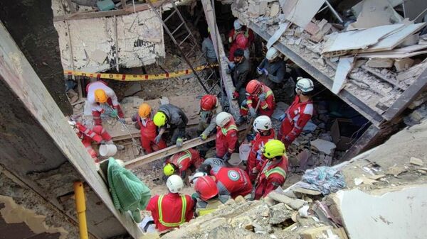 İsrail'in hedef aldığı İran'daki sivil yerleşim yerlerinde ortaya çıkan yıkım görüntülendi - Sputnik Türkiye