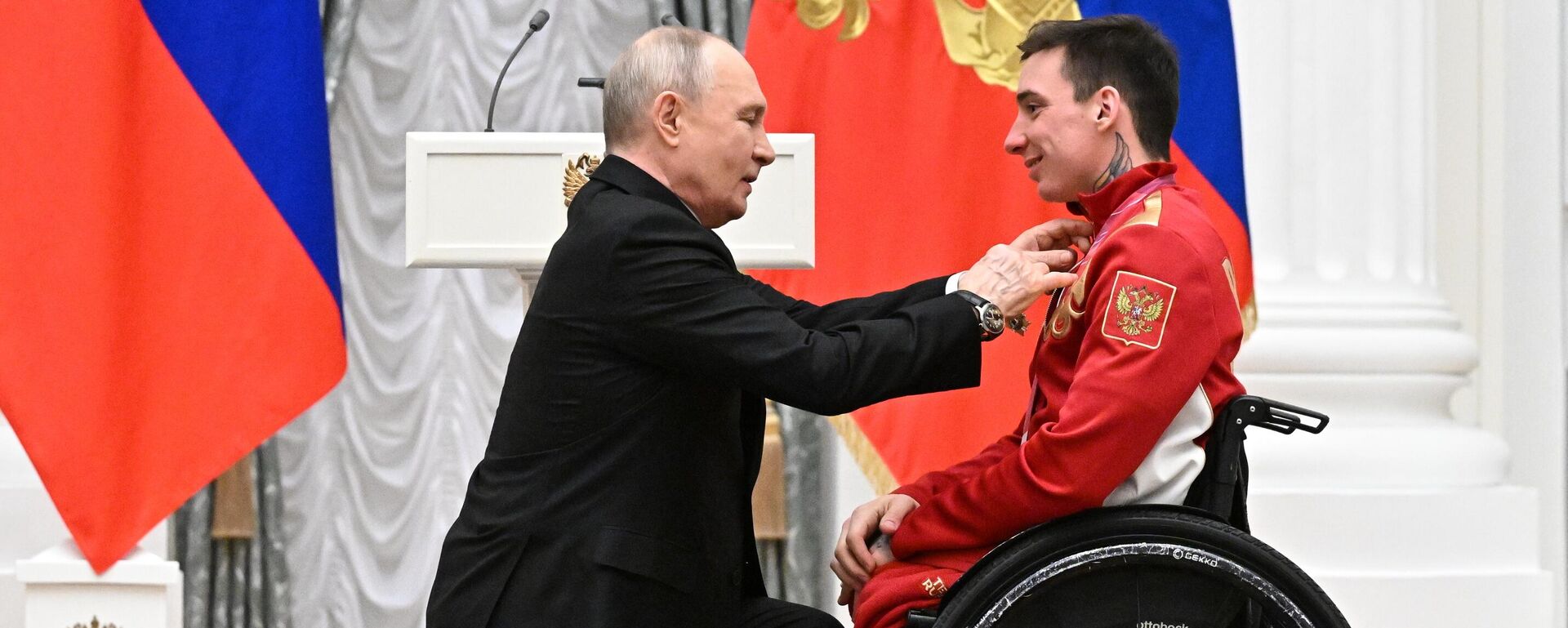 Президент РФ Владимир Путин на церемонии вручения государственных наград российским победителям и призерам XIV зимних Паралимпийских игр в Италии, Россия  - Sputnik Türkiye, 1920, 29.03.2026