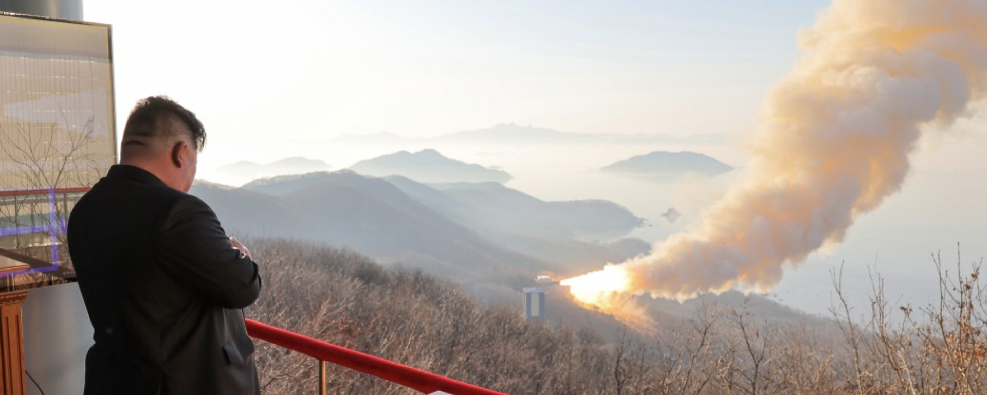 金正恩观摩大功率碳纤维固体燃料发动机地上点火试验 - Sputnik Türkiye, 1920, 29.03.2026