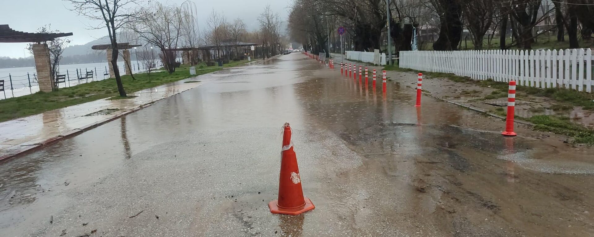 İzmir'in Ödemiş ilçesindeki Gölcük Gölü etkili olan sağanak nedeniyle taştı - Sputnik Türkiye, 1920, 29.03.2026