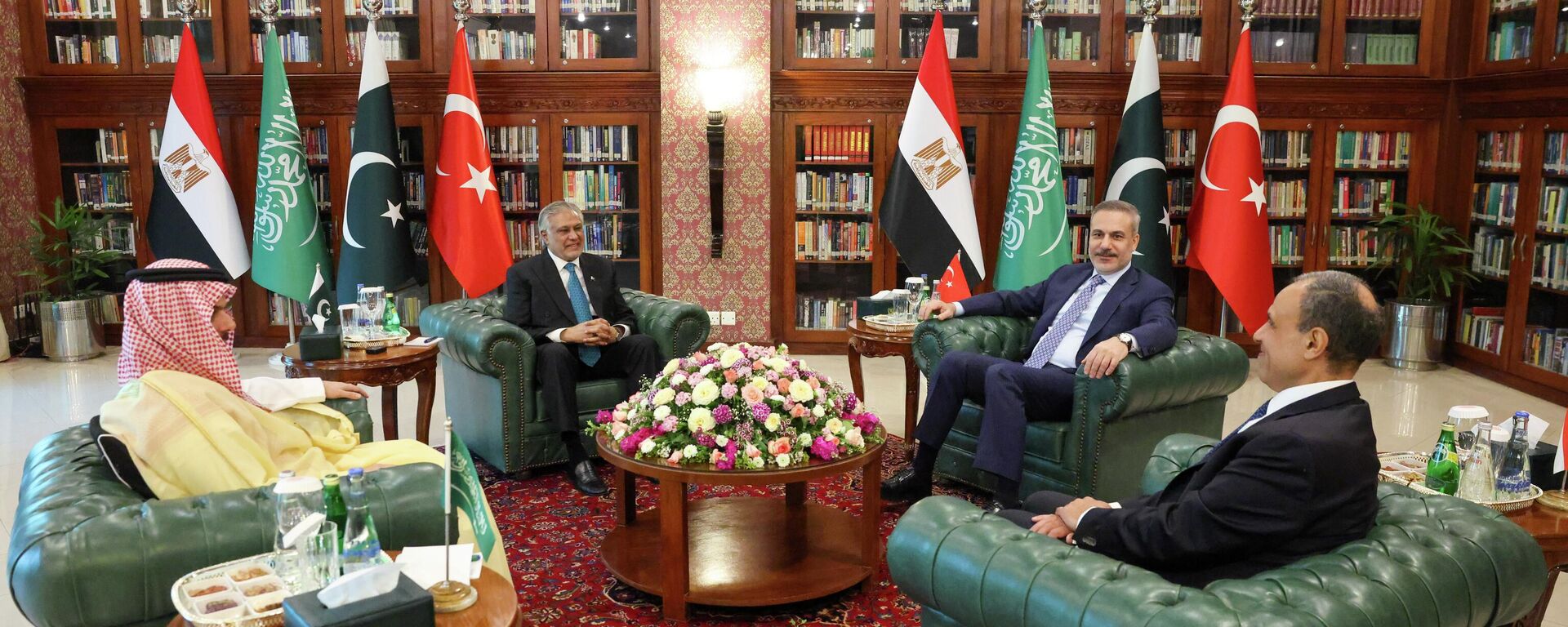Türkiye, Mısır, Suudi Arabistan ve Pakistan Dışişleri Bakanları İslamabad'da bir araya geldi - Sputnik Türkiye, 1920, 30.03.2026