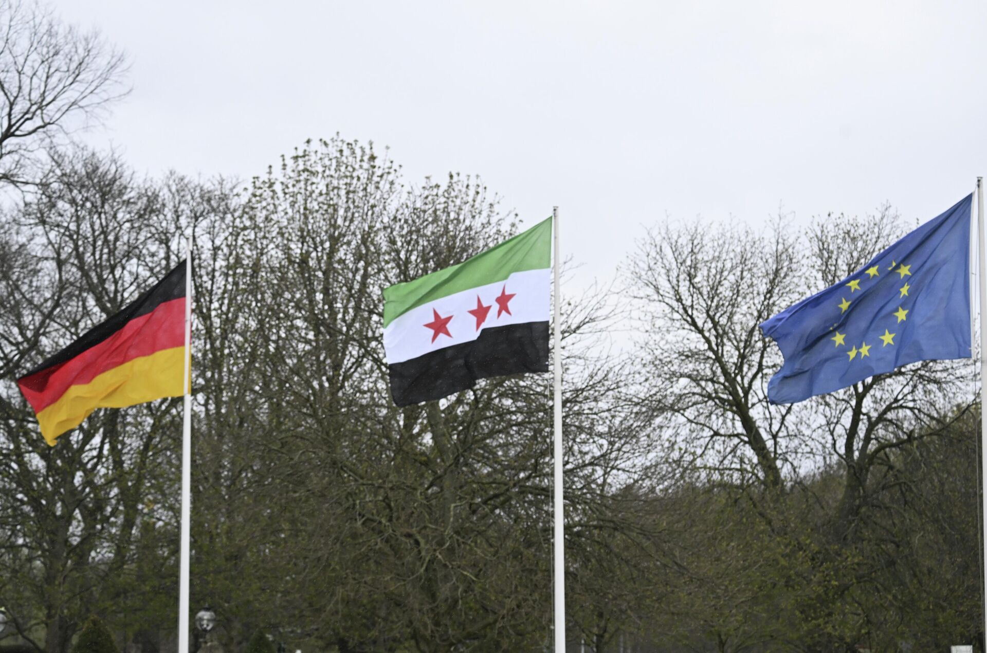 Suriye Cumhurbaşkanı Ahmed Şara, Almanya Cumhurbaşkanı Frank-Walter Steinmeier ile Almanya'nın başkenti Berlin'de bir araya geldi - Sputnik Türkiye, 1920, 30.03.2026