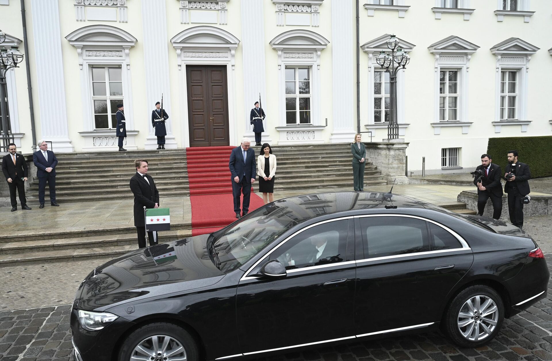 Suriye Cumhurbaşkanı Ahmed Şara, Almanya Cumhurbaşkanı Frank-Walter Steinmeier ile Almanya'nın başkenti Berlin'de bir araya geldi - Sputnik Türkiye, 1920, 30.03.2026