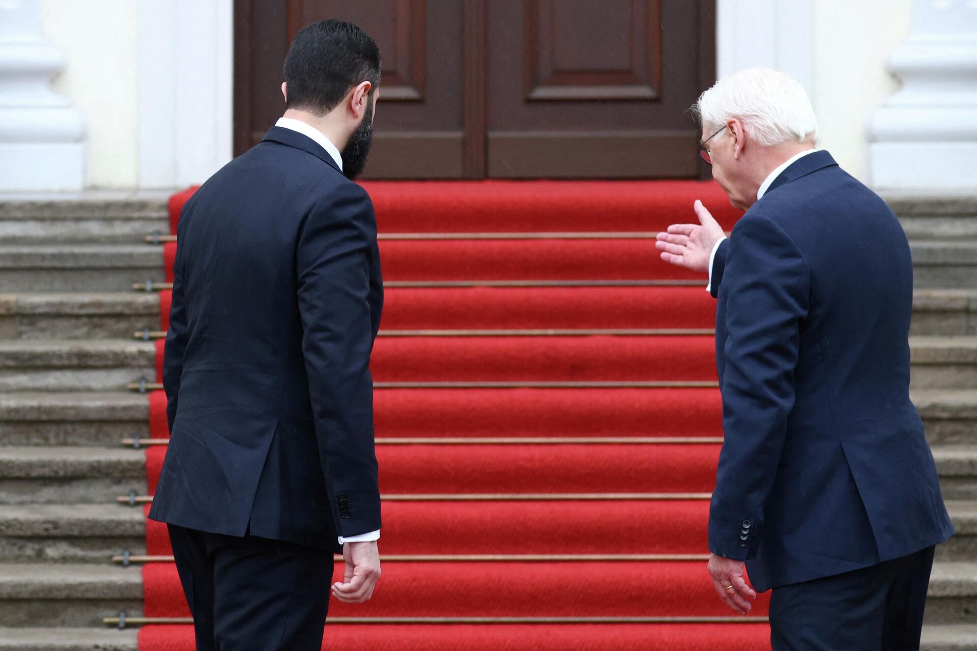 Suriye Cumhurbaşkanı Ahmed Şara, Almanya Cumhurbaşkanı Frank-Walter Steinmeier ile Almanya'nın başkenti Berlin'de bir araya geldi - Sputnik Türkiye, 1920, 30.03.2026