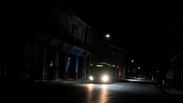 Küba'da ambargo kaynaklı yakıt kısıntısı tüm hayatı felce uğratıyor - Sputnik Türkiye