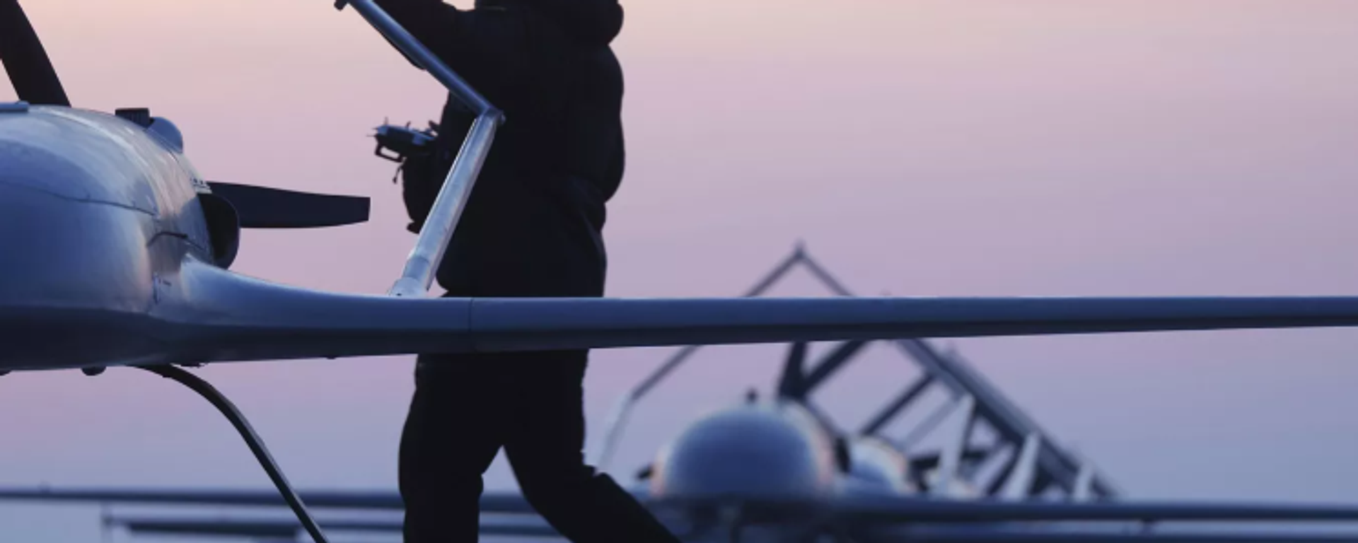 Ukrayna askeri Lyutıy İHA'sını fırlatmaya hazırlanırken - Sputnik Türkiye, 1920, 15.04.2026