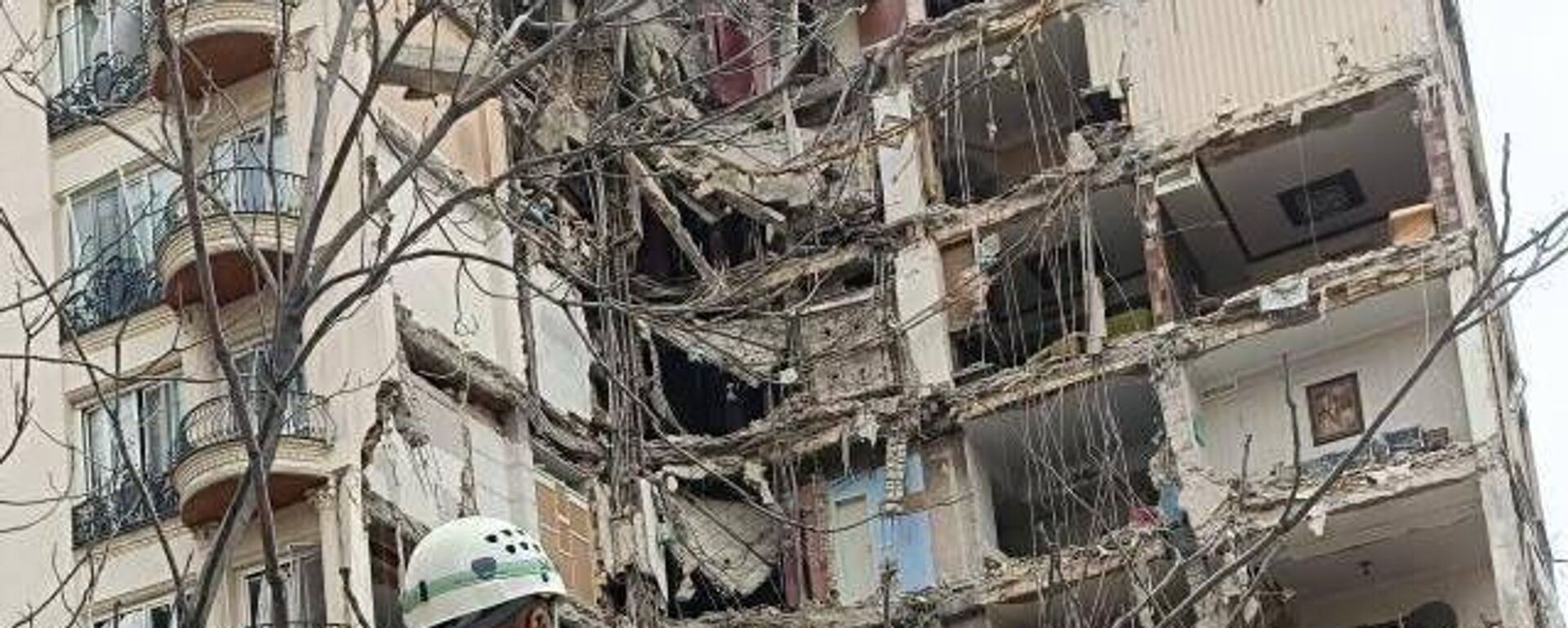ABD ve İsrail'in saldırısı sonrasında İran'da çok katlı bir binanın enkazı - Sputnik Türkiye, 1920, 10.04.2026