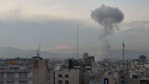 Tahran'ın merkez bölgelerinde şiddetli patlamalar - Sputnik Türkiye