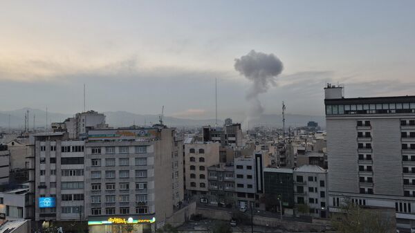 Tahran'ın merkez bölgelerinde şiddetli patlamalar - Sputnik Türkiye