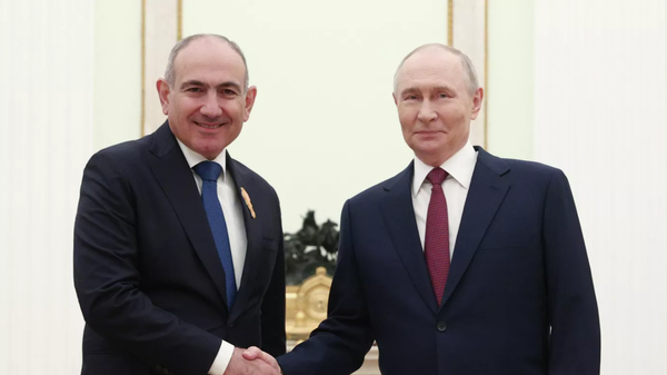 Putin ve Paşinyan Kremlin'de bir araya geldi - Sputnik Türkiye