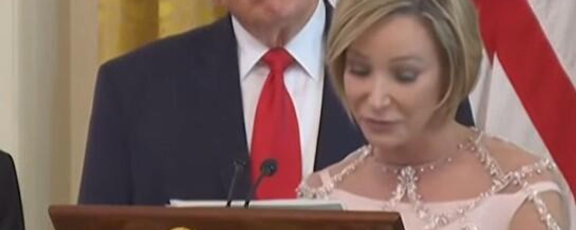 Trump'ın ruhani danışmanı Paula White ABD Başkanını Hz. İsa'ya benzetti - Sputnik Türkiye, 1920, 02.04.2026