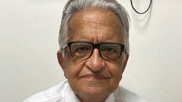 Prof. Dr. Hüsrev Hatemi sosyal medya  - Sputnik Türkiye