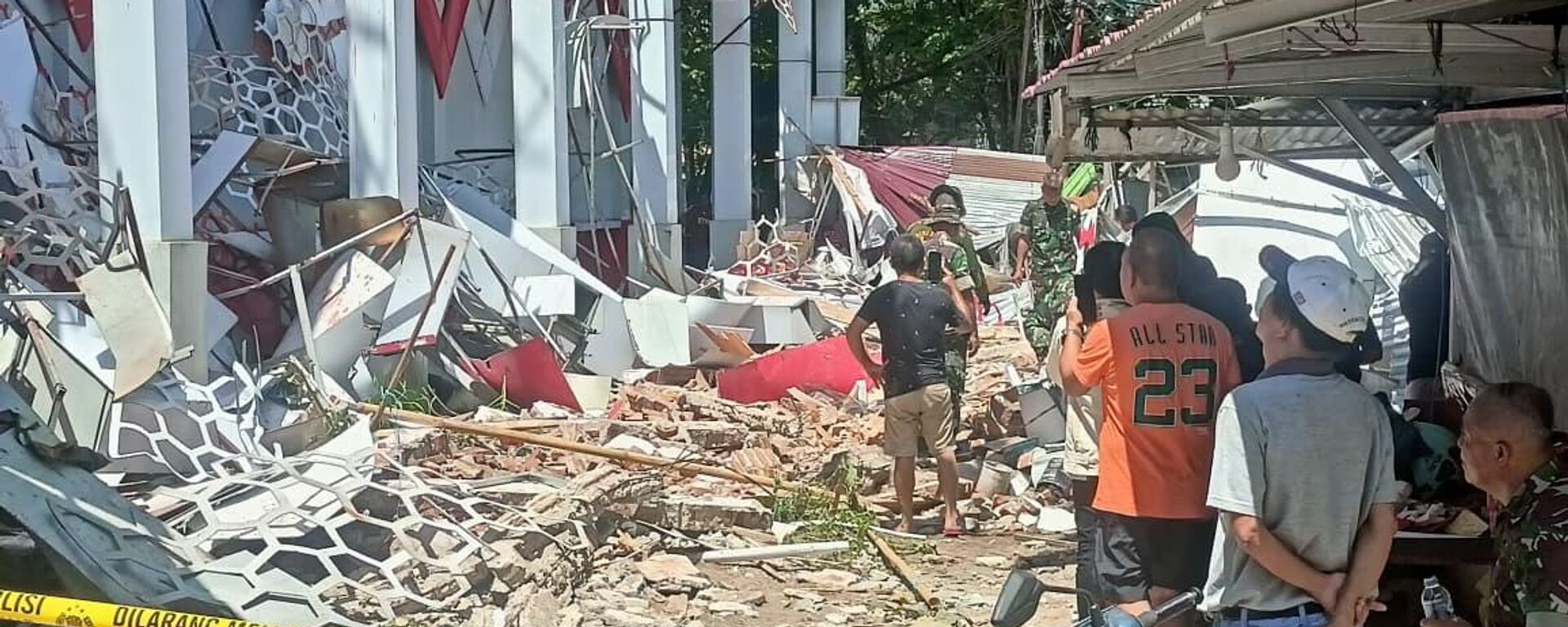 Endonezya açıklarında 7.4 büyüklüğünde deprem: Artçı sarsıntıların en büyüğü 6.2 - Sputnik Türkiye, 1920, 02.04.2026