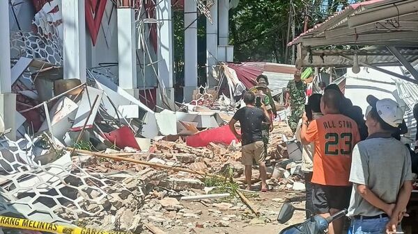 Endonezya açıklarında 7.4 büyüklüğünde deprem: Artçı sarsıntıların en büyüğü 6.2 - Sputnik Türkiye