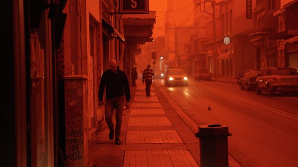 Çöl tozu Girit'i kızıla boyadı - Sputnik Türkiye