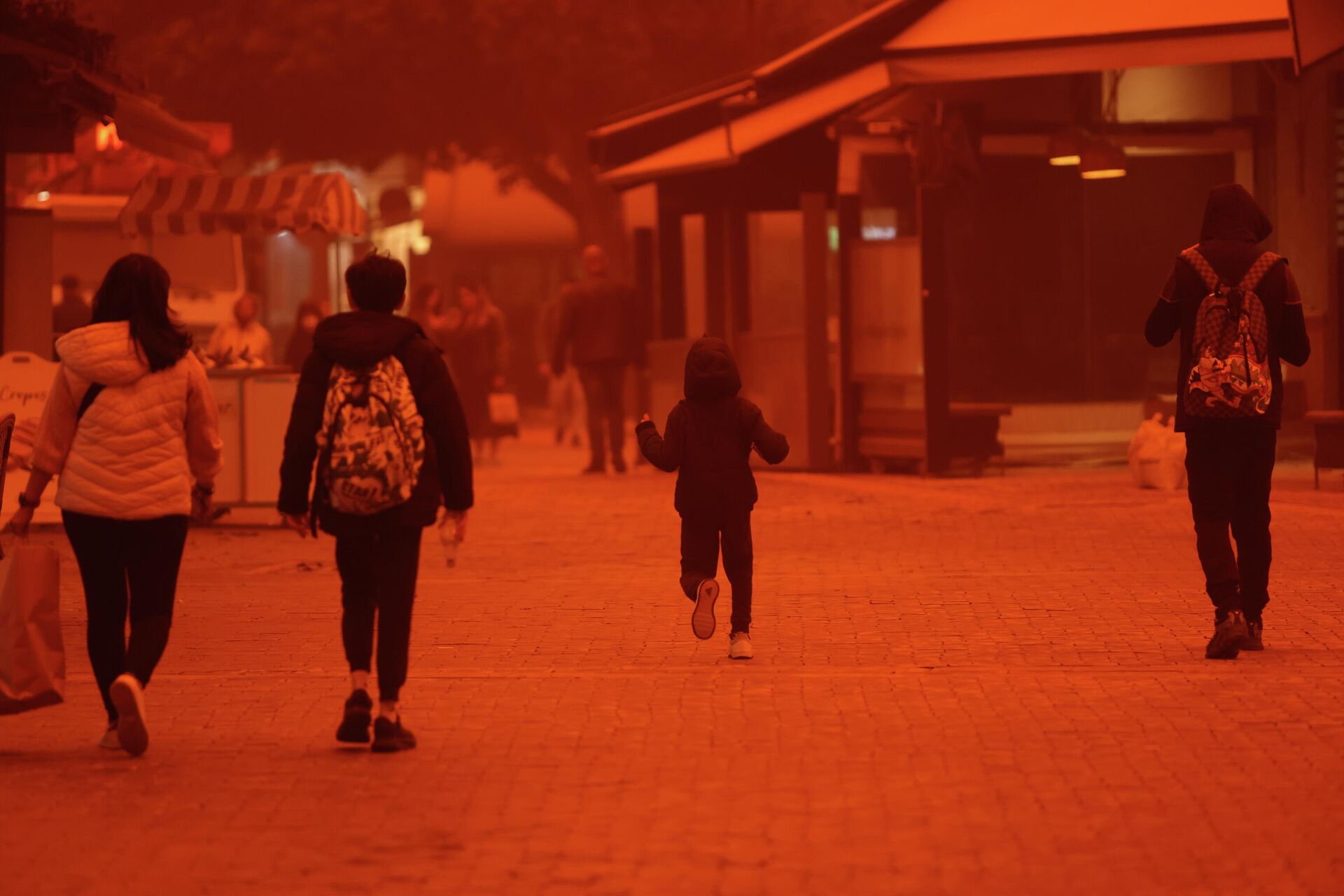 Çöl tozu Girit'i kızıla boyadı - Sputnik Türkiye, 1920, 02.04.2026