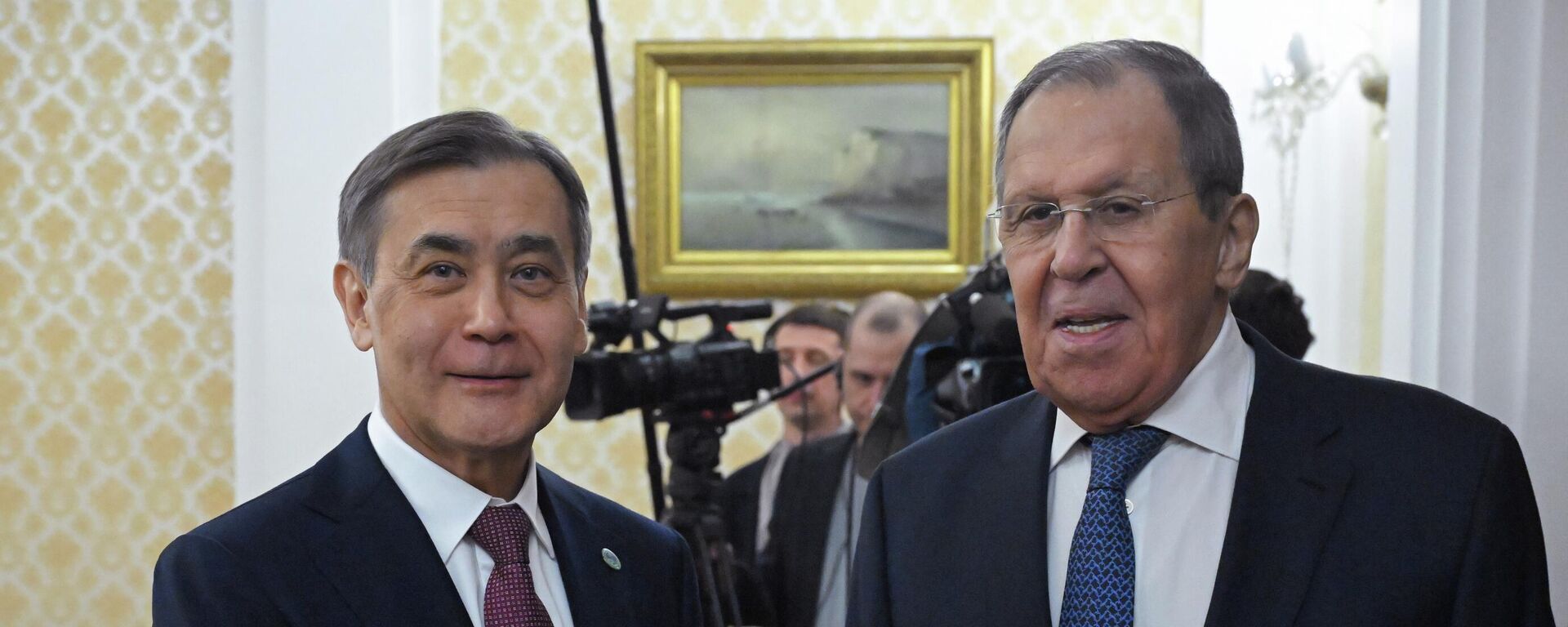 Встреча главы МИД РФ Лаврова и генерального секретаря ШОС Ермекбаева - Sputnik Türkiye, 1920, 03.04.2026