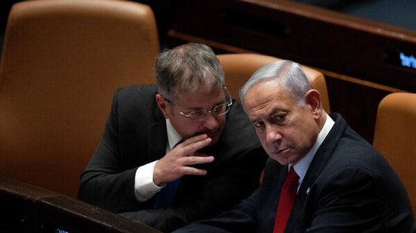 İsrail Eğitim Bakanı Yoav Kisch ve İsrail Başbakanı Benyamin Netanyahu - Sputnik Türkiye