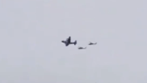 İran medyası, ABD hava güçlerinin düşen uçağın pilotlarını aradığı görüntüleri paylaştı - Sputnik Türkiye