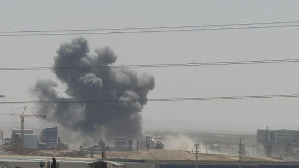 İran'ın misilleme saldırısı sonrası İsrail'in füze sanayi bölgesinden dumanlar yükseliyor - Sputnik Türkiye