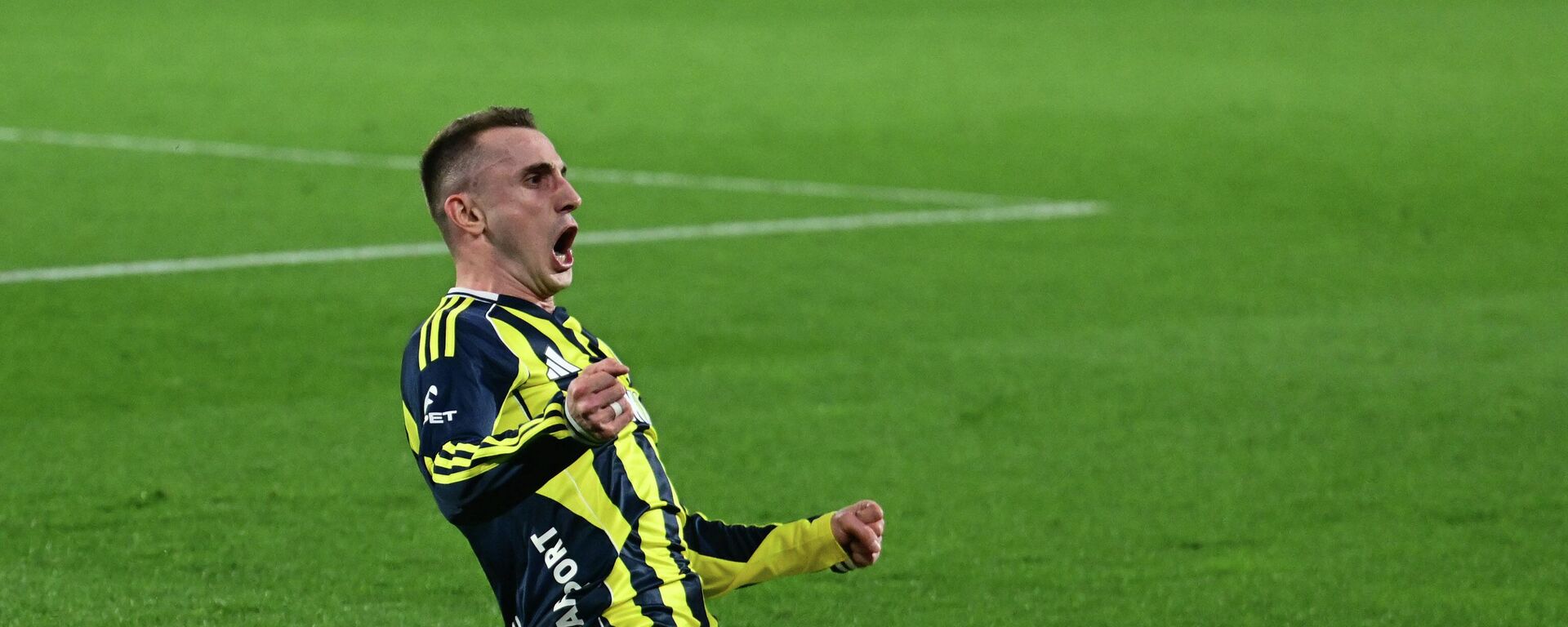 Fenerbahçe oyuncusu Kerem Aktürkoğlu attığı golün ardından sevinç yaşadı - Sputnik Türkiye, 1920, 05.04.2026