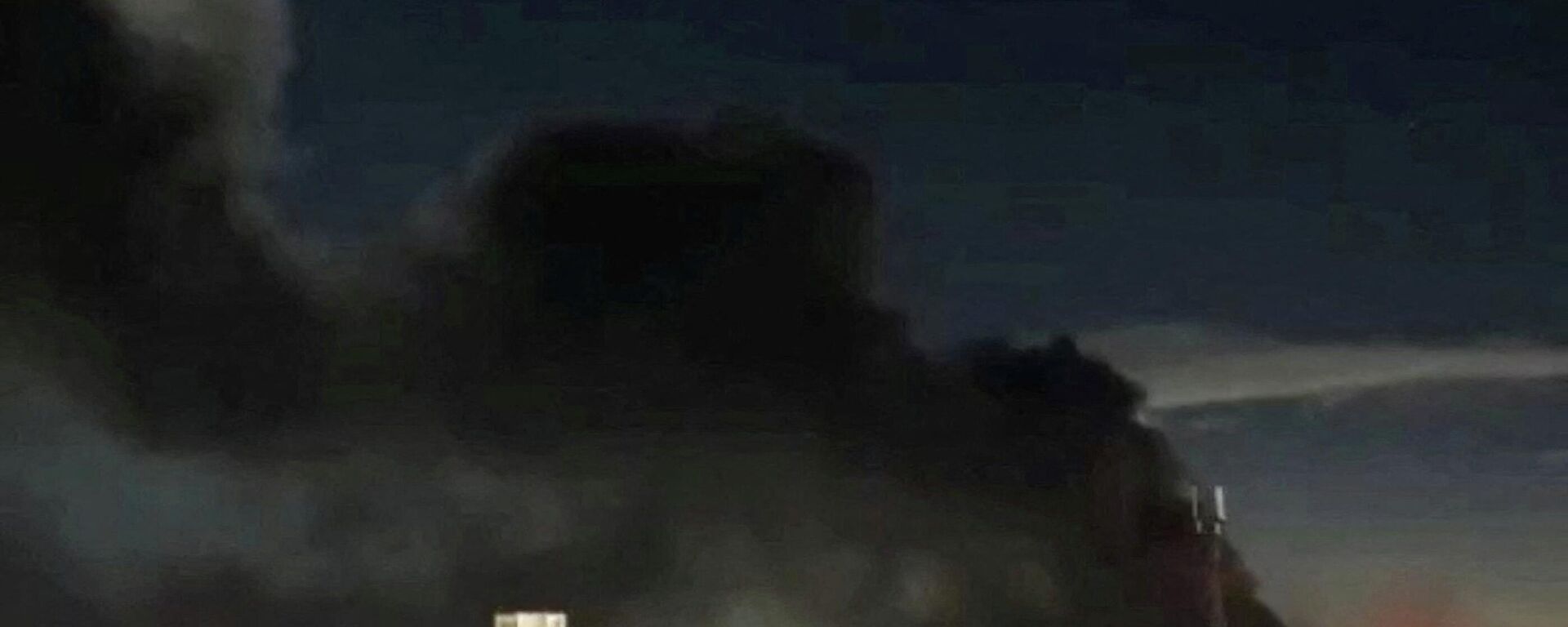 Tahran'daki Azadi Meydanı'na ABD-İsrail saldırısı - Sputnik Türkiye, 1920, 06.04.2026