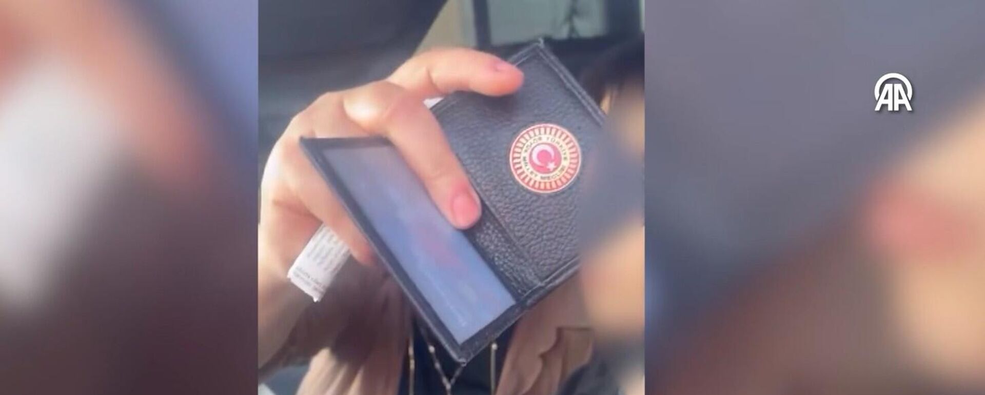 Trafikteki tartışmada sahte milletvekili kimliği gösteren kişi hakkında soruşturma başlatıldı - Sputnik Türkiye, 1920, 06.04.2026