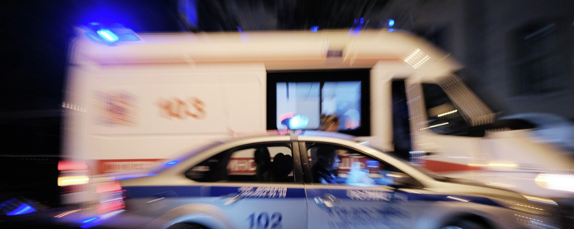 Автомобили полиции и скорой медицинской помощи. Архивное фото - Sputnik Türkiye, 1920, 07.04.2026