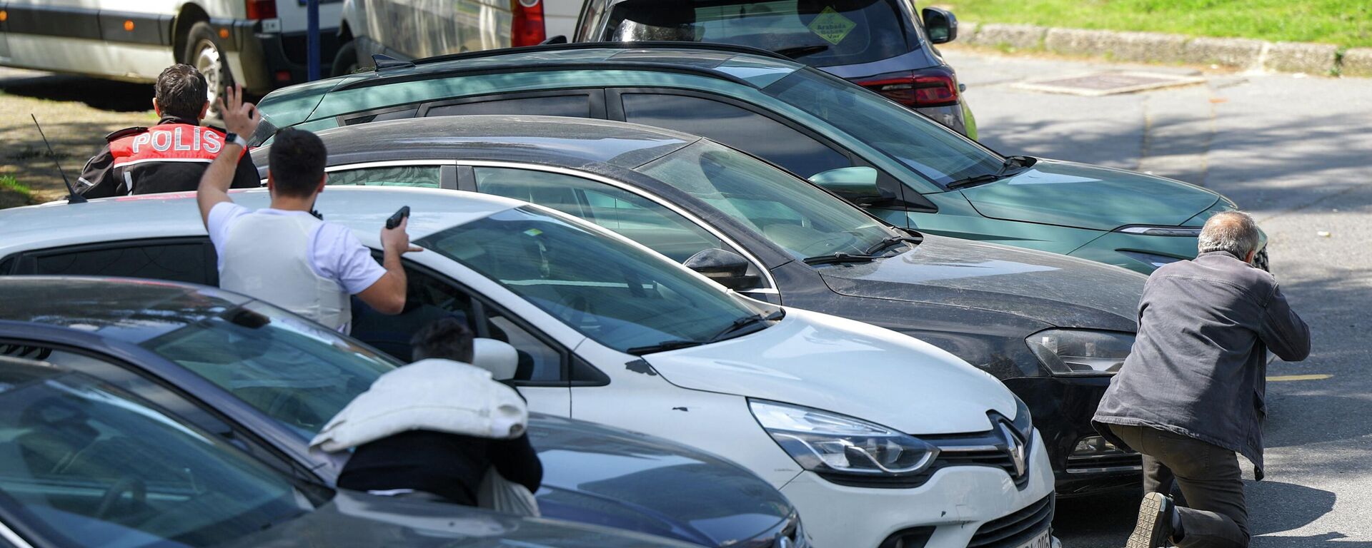 İsrail Başkonsolosluğu önünde silahlı çatışma - Sputnik Türkiye, 1920, 07.04.2026