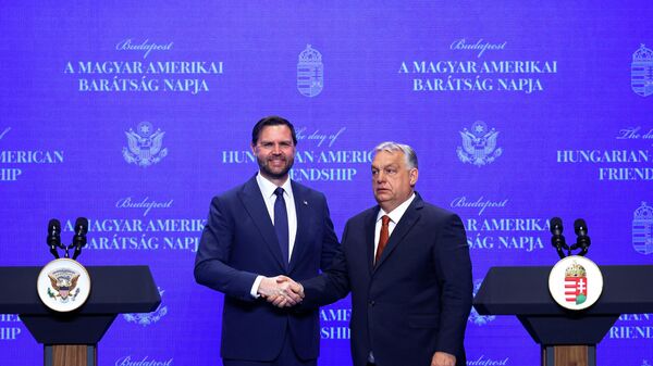 JD Vance ve Viktor Orban - Sputnik Türkiye