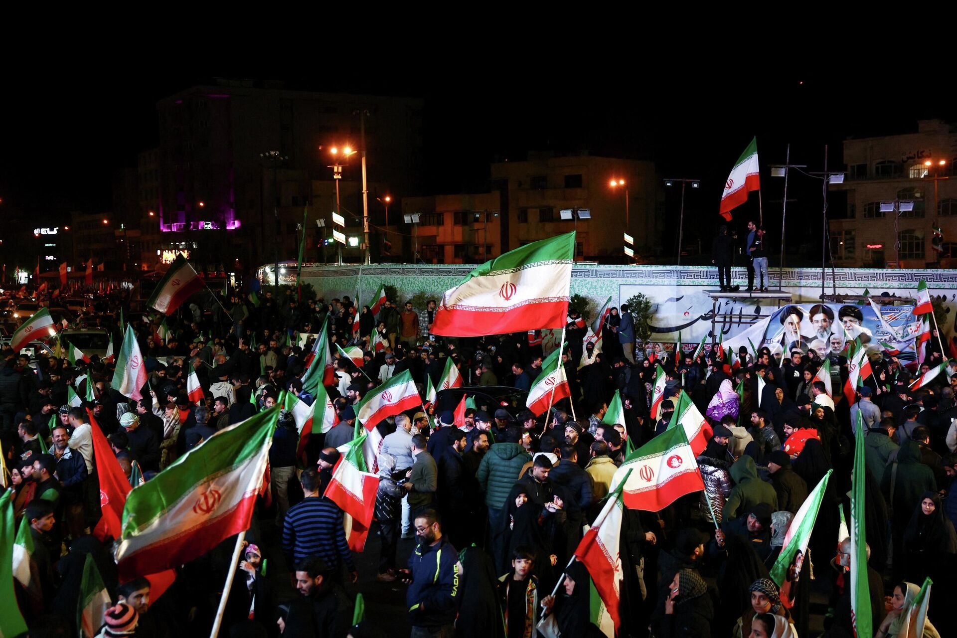 Ateşkes ilanının ardından İranlılar sokaklara döküldü - Sputnik Türkiye, 1920, 08.04.2026