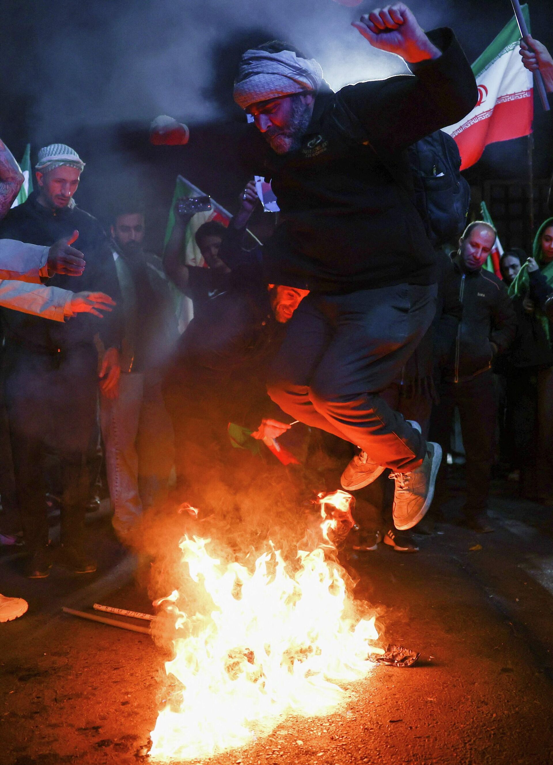 Ateşkes ilanının ardından İranlılar sokaklara döküldü - Sputnik Türkiye, 1920, 08.04.2026