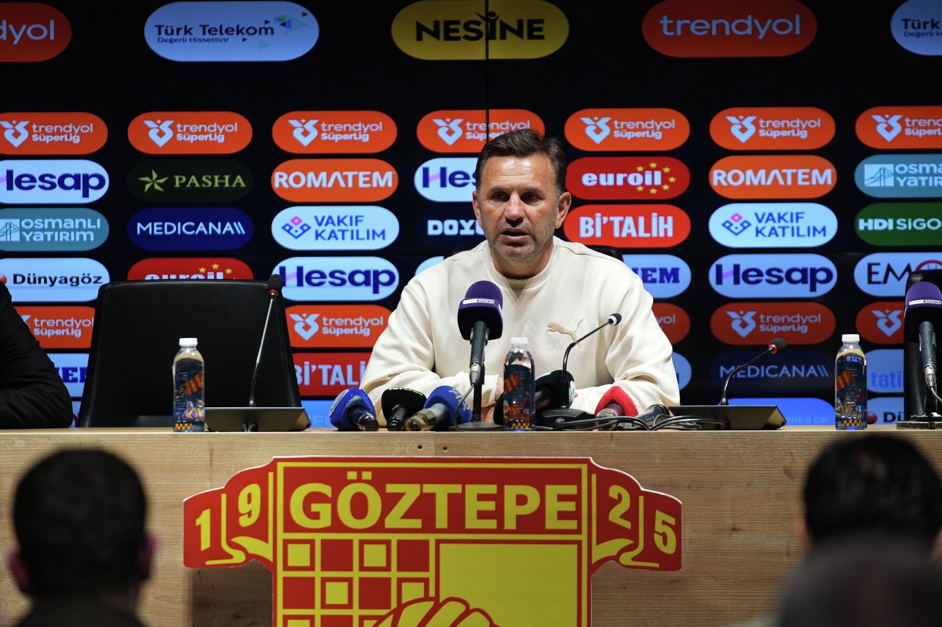 Okan Buruk - Sputnik Türkiye, 1920, 09.04.2026