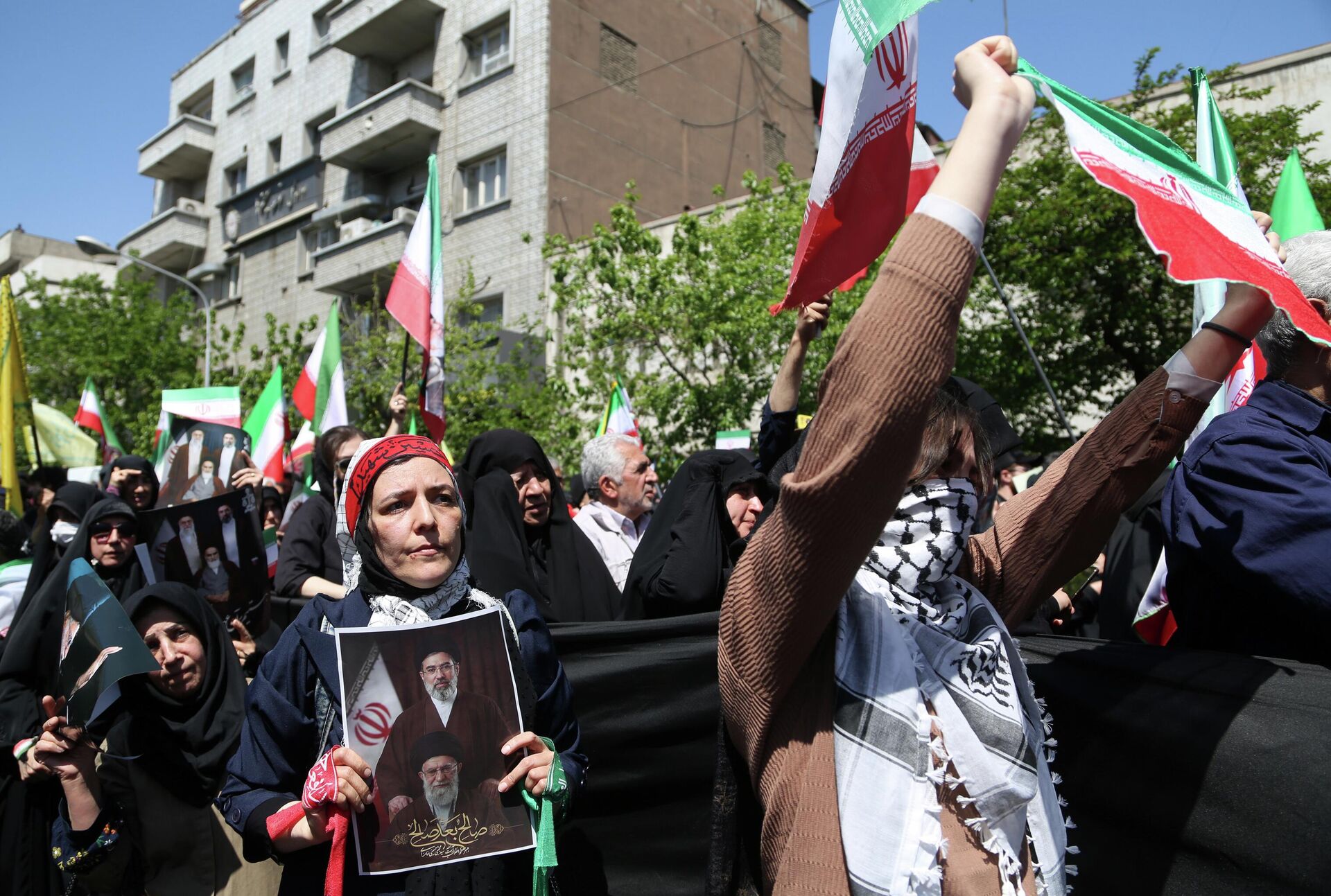 Hamaney'in ölümünün 40. günü münasebetiyle anma yürüyüşü düzenlendi - Sputnik Türkiye, 1920, 09.04.2026