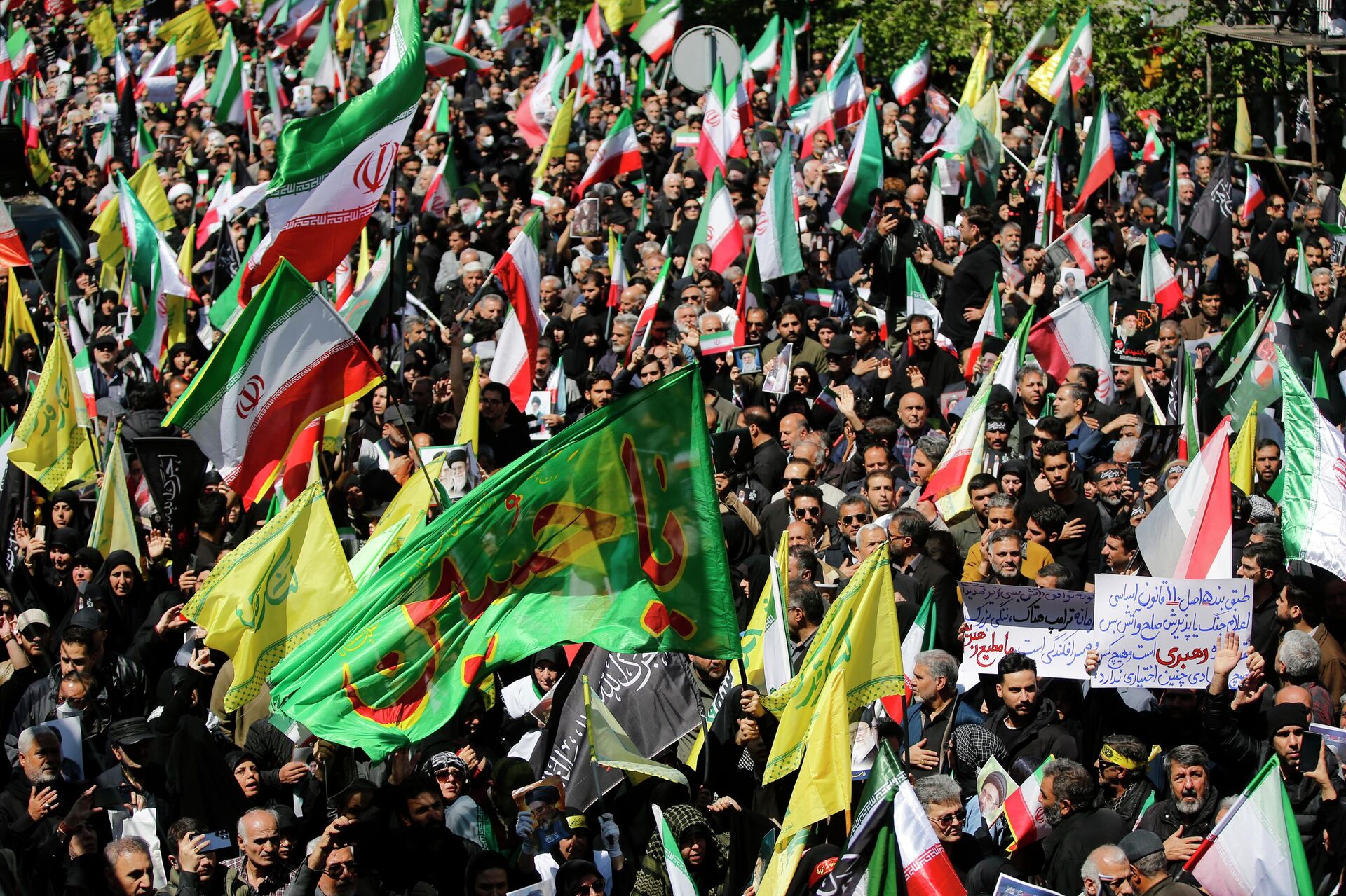 Hamaney'in ölümünün 40. günü münasebetiyle anma yürüyüşü düzenlendi - Sputnik Türkiye, 1920, 09.04.2026