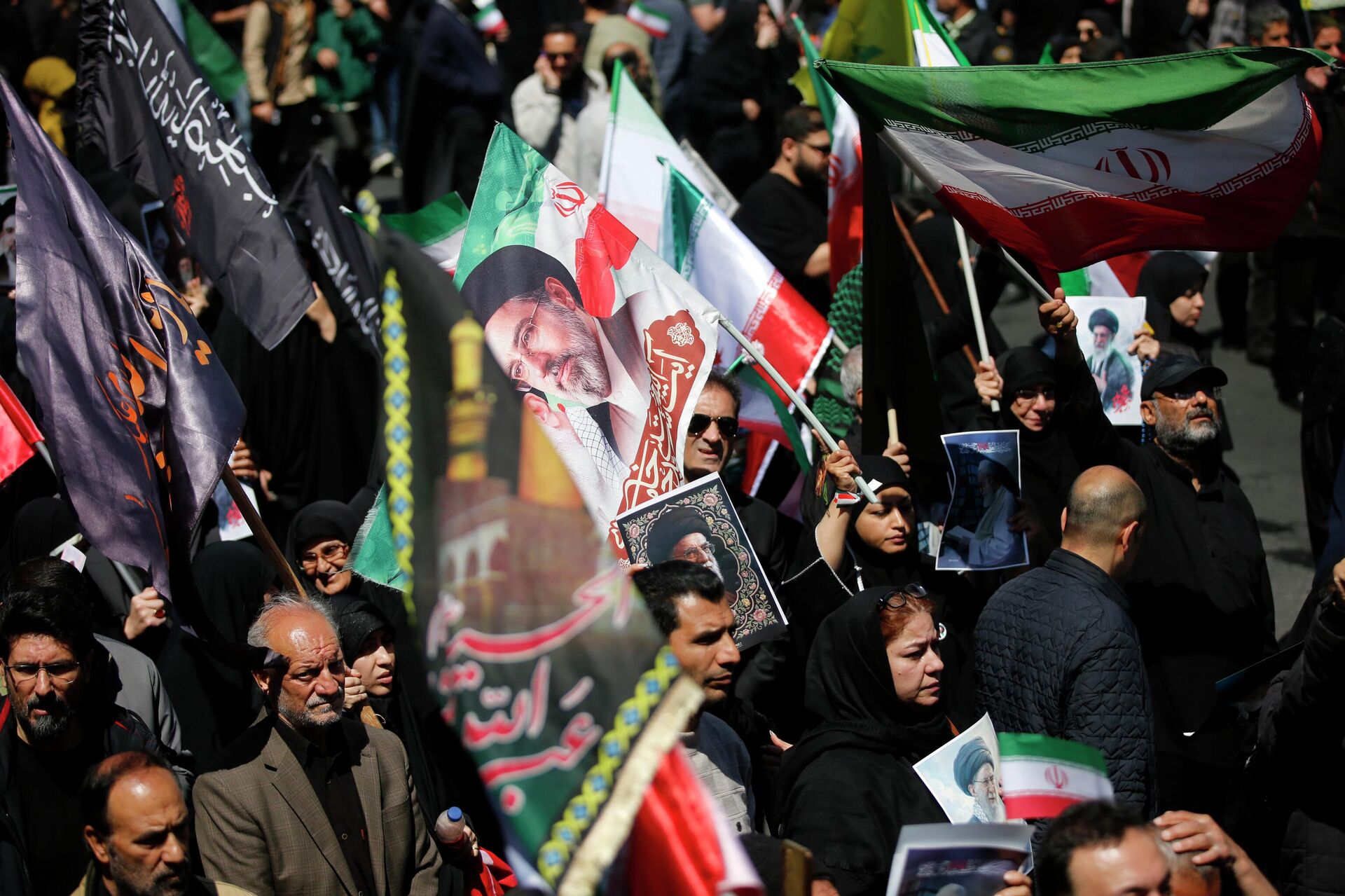 Hamaney'in ölümünün 40. günü münasebetiyle anma yürüyüşü düzenlendi - Sputnik Türkiye, 1920, 09.04.2026