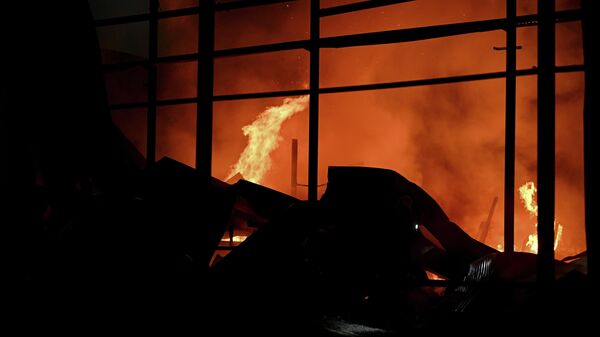 Sincan’daki ilaç fabrikasında çıkan yangın, saatler süren müdahalenin ardından kontrol altına alınarak söndürüldü; tesis kullanılamaz hale geldi, soğutma çalışmaları sürüyor. - Sputnik Türkiye