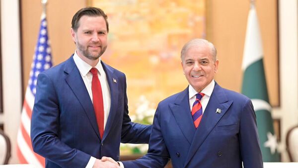 İran görüşmeleri için İslamabad'da bulunan ABD Başkan Yardımcısı JD Vance, Pakistan Başbakanı Şerif ile görüştü - Sputnik Türkiye